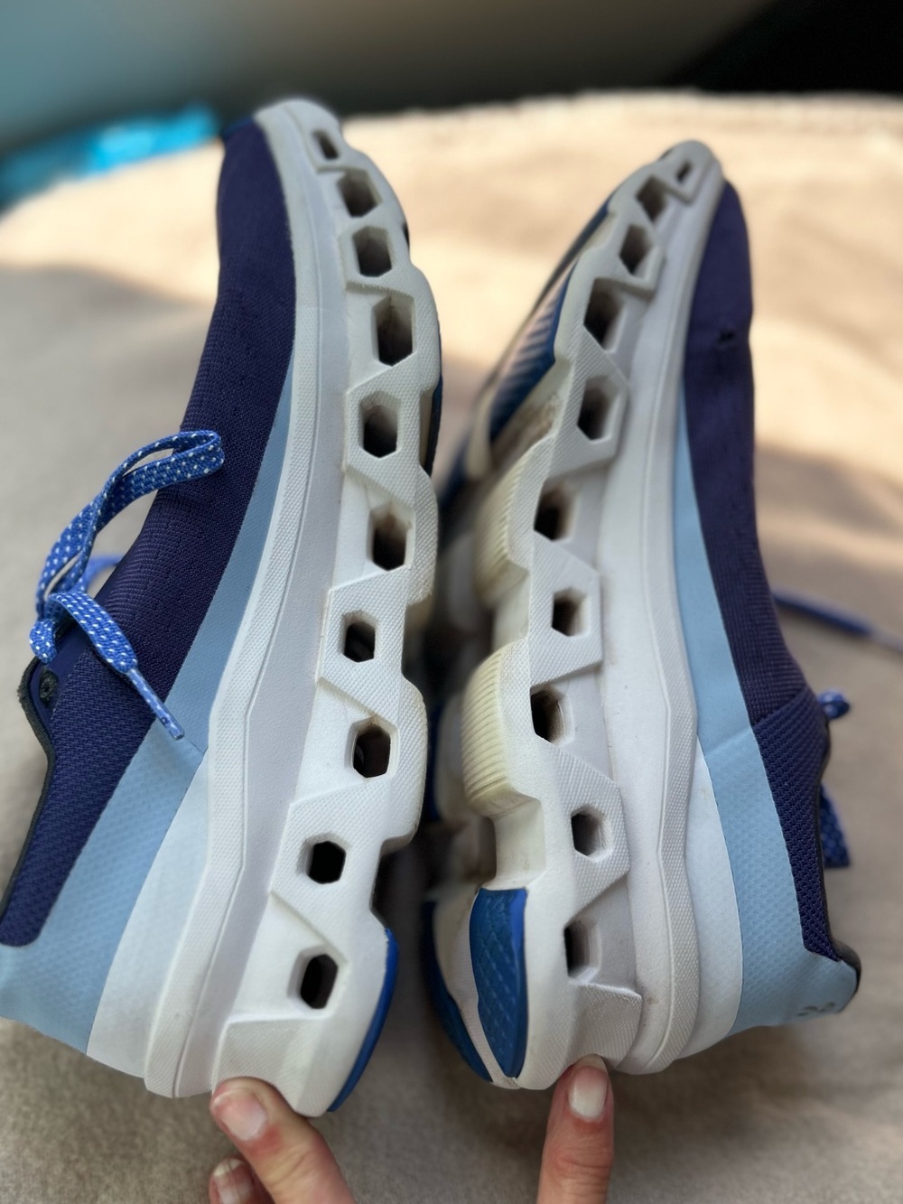 On Cloud monster womens Navy and Light Blue size 9.5 - Picture 3 of 9